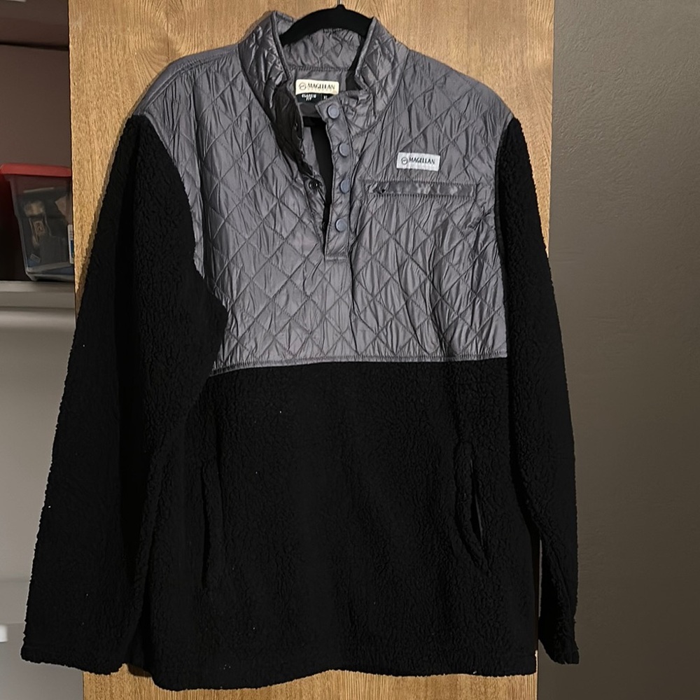 Women’s Black and Gray Pullover